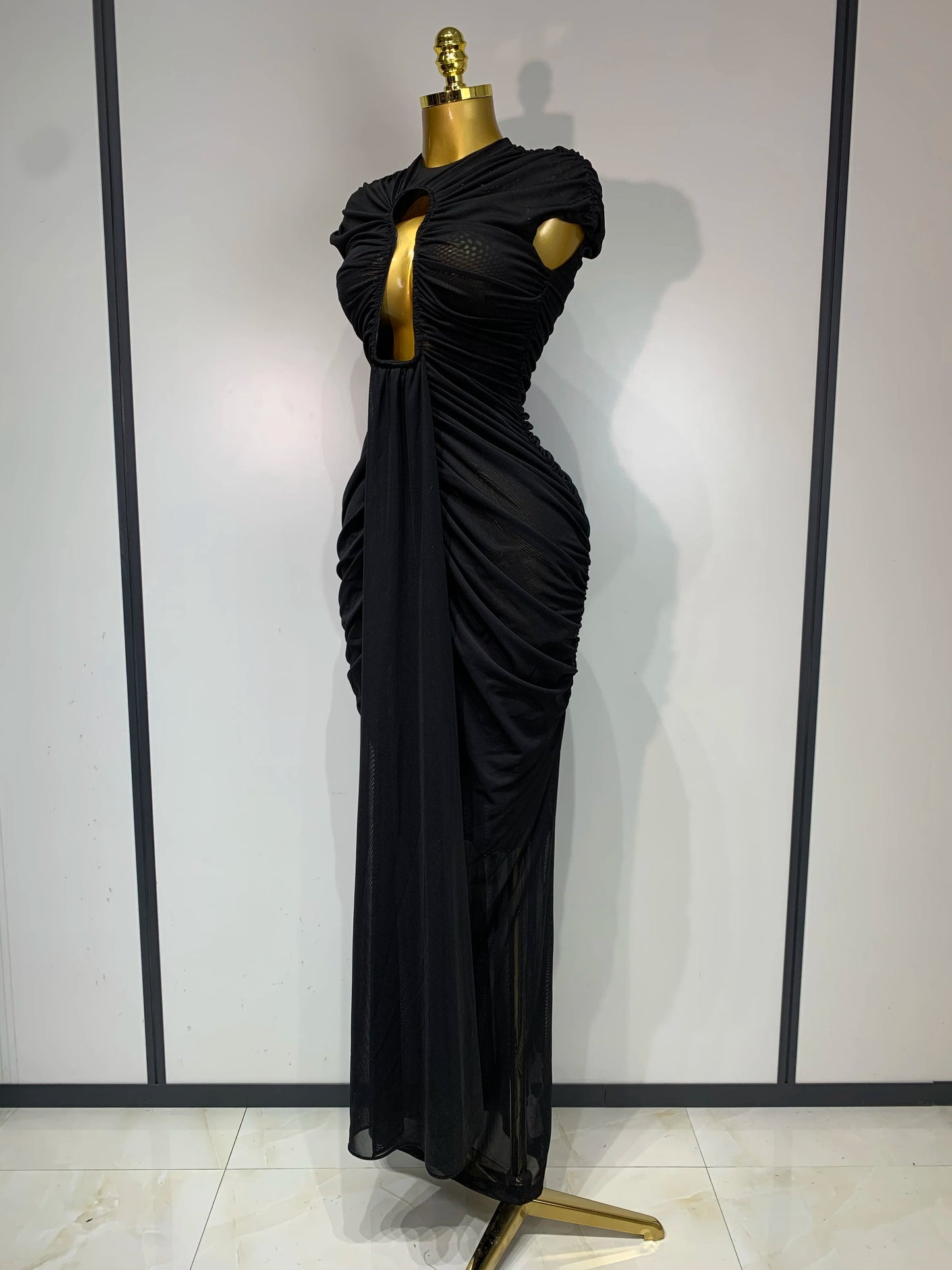 Women Sexy Sleeveless O-Neck Bodycon Mesh Long Dress Hollow Out Celebrate Fashion Show Celebrity Evening Party Club Dress